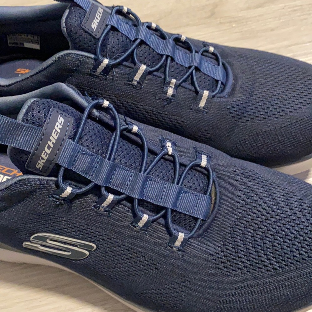 Men’s dark blue size 12 Skechers memory sneakers